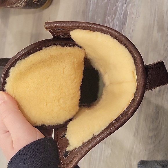 LLBean 10" Shearling Lined Bean Boot - Picture 4 of 9